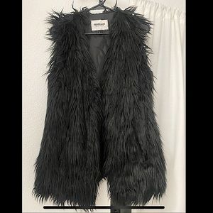 Faux fur black vest with pockets
